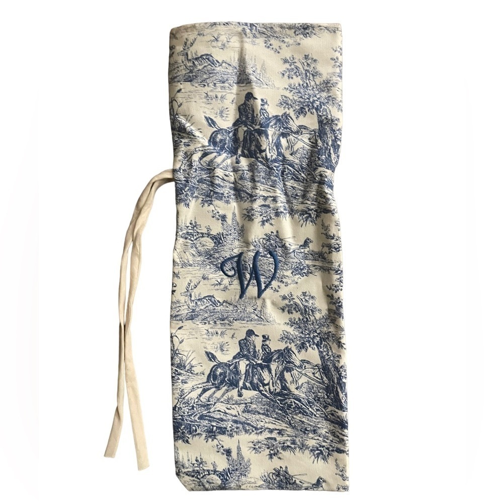 Chinoiserie Blue & White Wine Bag Personalized With a “W” - Picture 2 of 3